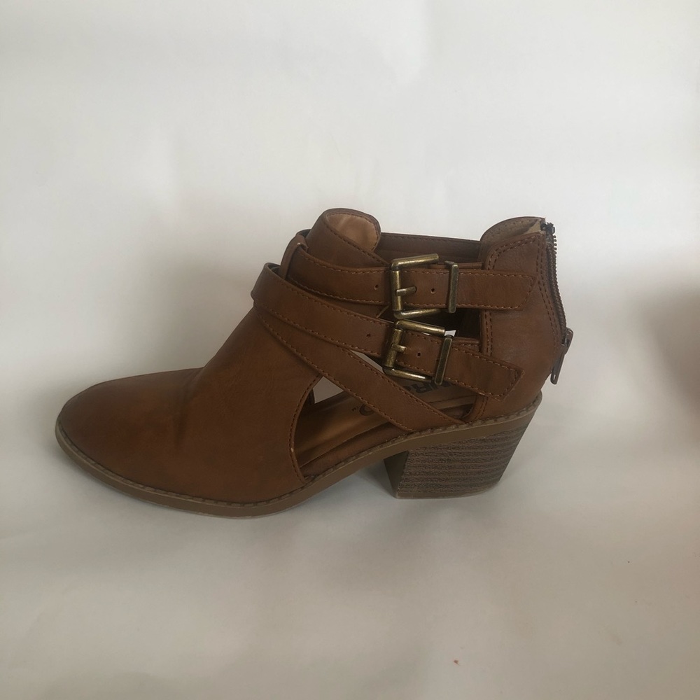 Brown boots with small heel
